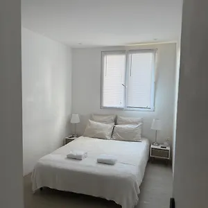 Location De Privee Dans Securisee Privee,parking Gratuit , 1 Minute Du Tramway, A 9 Minute Du Centre Ville, Accessible A Plusieurs Transports Alloggio in famiglia